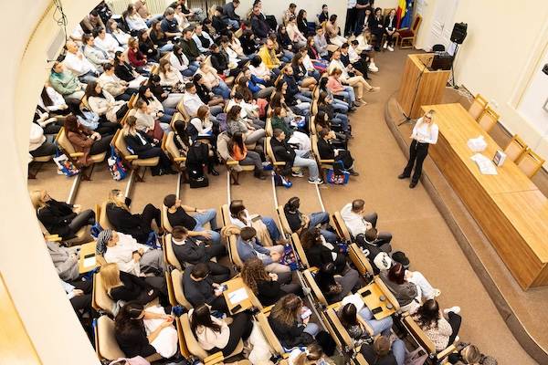 alina stefanescu lector interviu veterinarul.ro